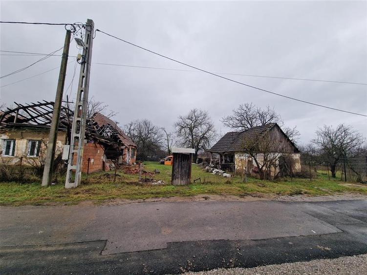 Casă individuală cu 4 camere cu Teren 4600 Mp în Gepiu
