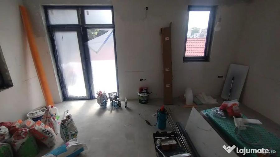 Casă cu 7 camere cu Teren 360 Mp în Central