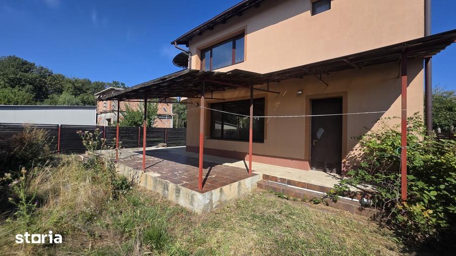 Casă cu 6 camere cu Teren 640 Mp în Grădiștea