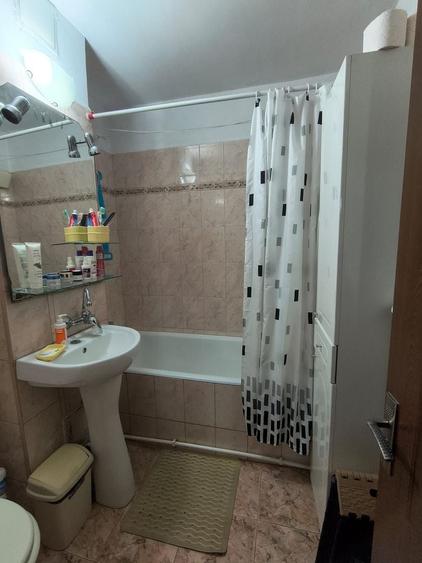 Apartament cu 3 camere decomandat în Delfinariu
