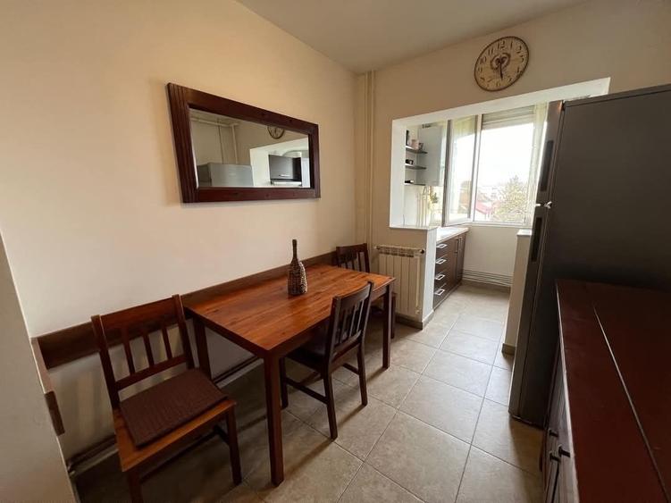 Apartament cu 3 camere decomandat în Lipovei