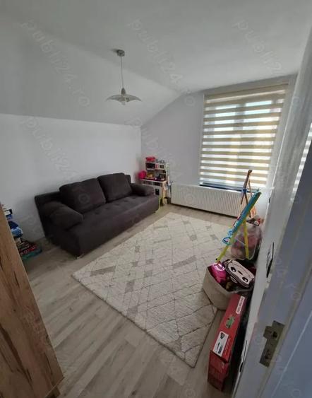 Casă individuală cu 5 camere cu Teren 423 Mp în Periferie