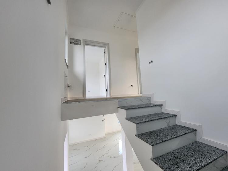Casă individuală cu 4 camere cu Garaj în Miroslava