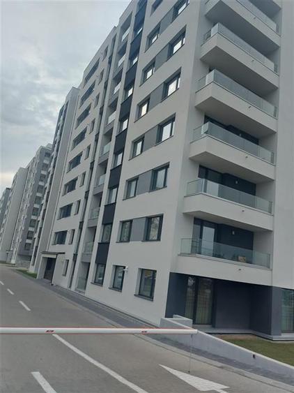 Apartament cu 2 camere semidecomandat, mobilat în Tractorul
