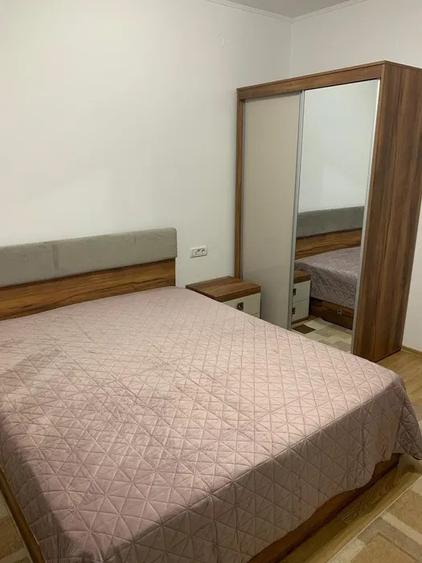 Casă individuală cu 5 camere cu Teren 150 Mp în Lazu