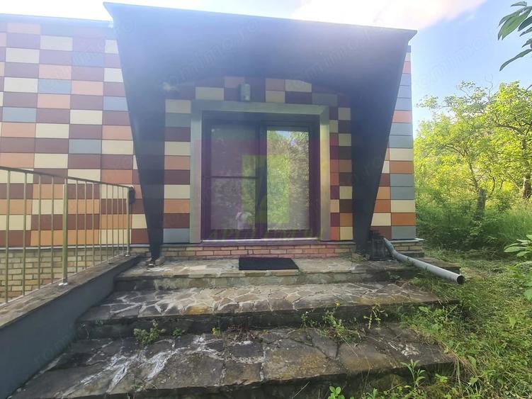 Casă cu 6 camere cu Teren 6600 Mp în Cornu
