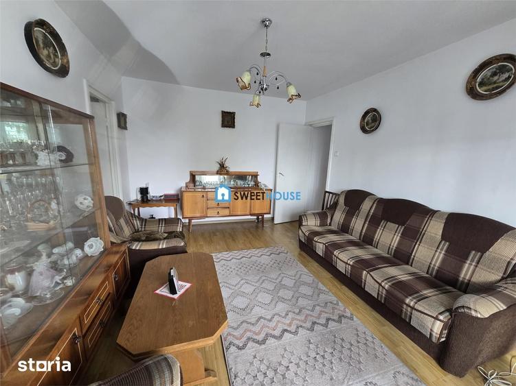 Apartament cu 3 camere semidecomandat în Central