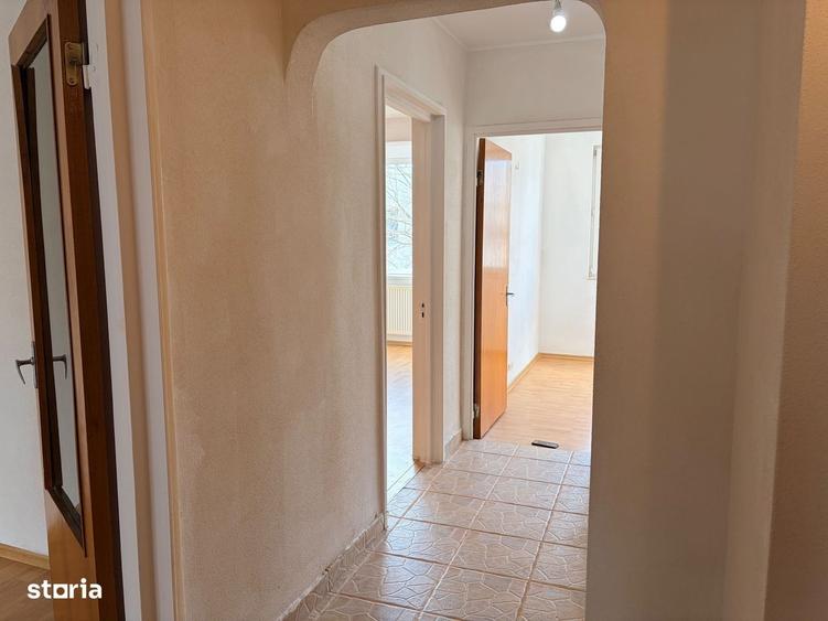Apartament cu 3 camere decomandat în Politehnica