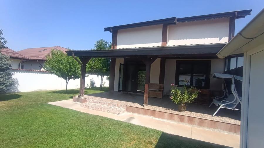 Casă individuală cu 4 camere cu Canalizare în Cârcea