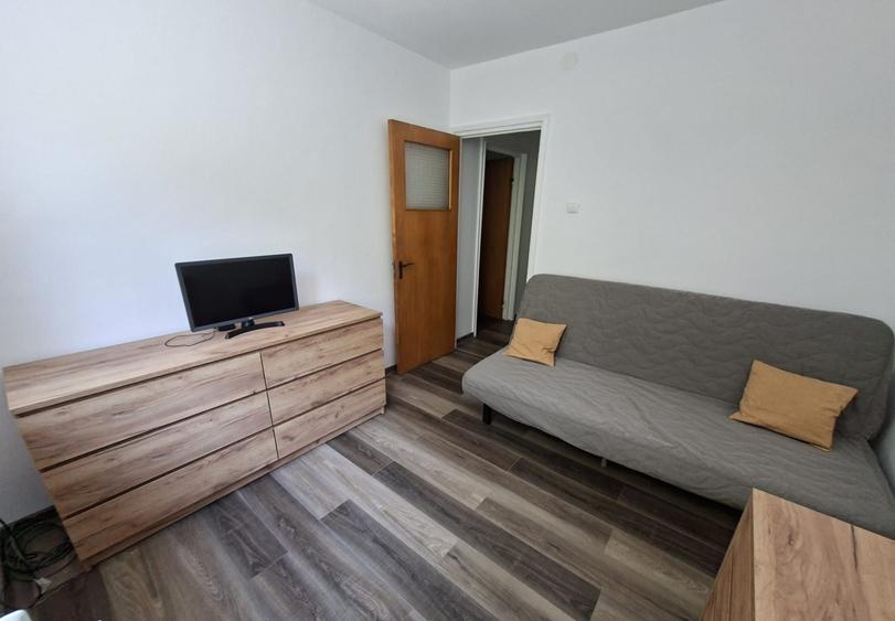 Apartament cu 3 camere semidecomandat în Drumul Taberei