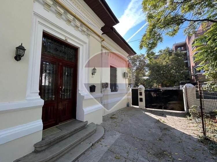 Casă individuală cu 4 camere cu Teren 126 Mp în Cișmigiu