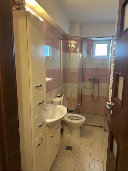Apartament cu 3 camere semidecomandat în 1 Decembrie 1918