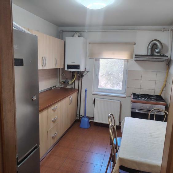 Apartament cu 2 camere semidecomandat în Soarelui