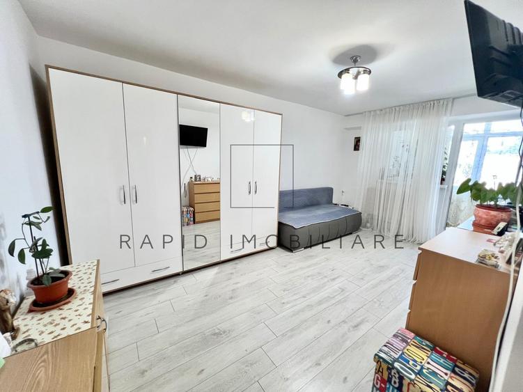 Apartament cu 4 camere decomandat în