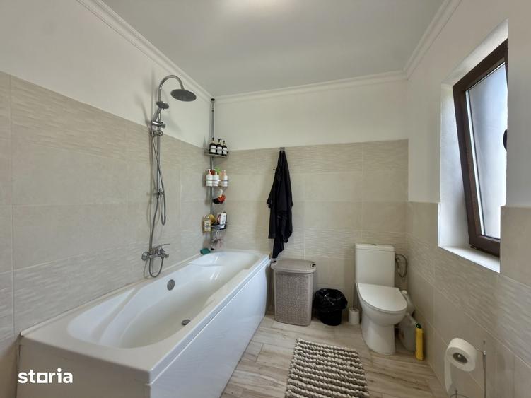 Casă cu 4 camere cu Teren 263 Mp în Sânmihaiu Român