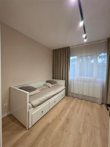 Apartament cu 3 camere decomandat în Podu Roș