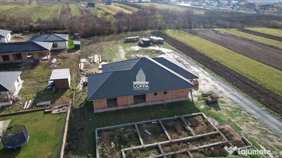 Casă cu 5 camere cu Teren 1300 Mp în Recea