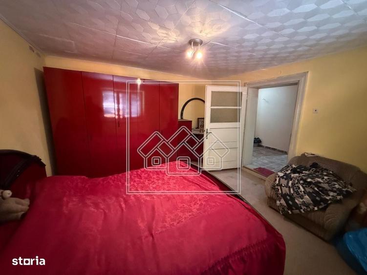 Casă cu 3 camere în Slimnic