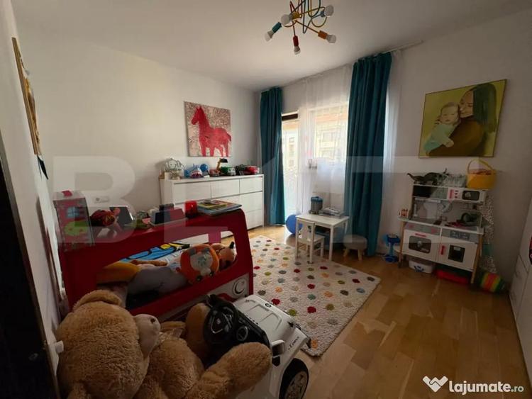 Apartament cu 3 camere semidecomandat în Est