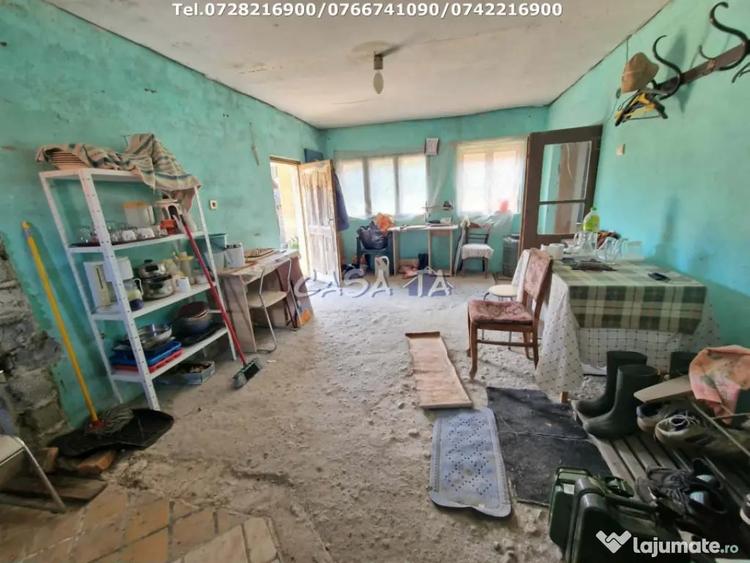 Casă cu 2 camere cu Teren 2554 Mp în Sănătești