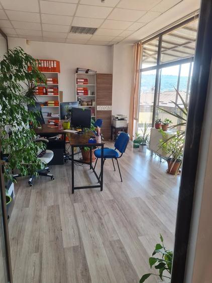 Spațiu comercial, de 282 mp, în Florești