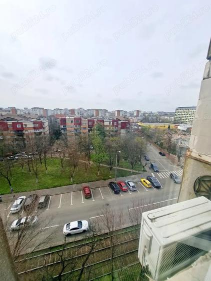 Apartament cu 3 camere decomandat în Rogerius