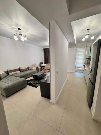 Apartament cu 3 camere semidecomandat în Pipera