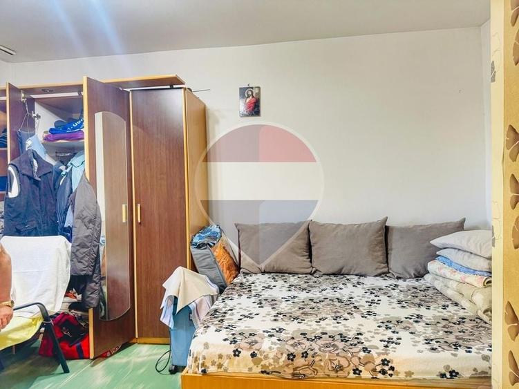 Apartament cu 3 camere decomandat în Viilor