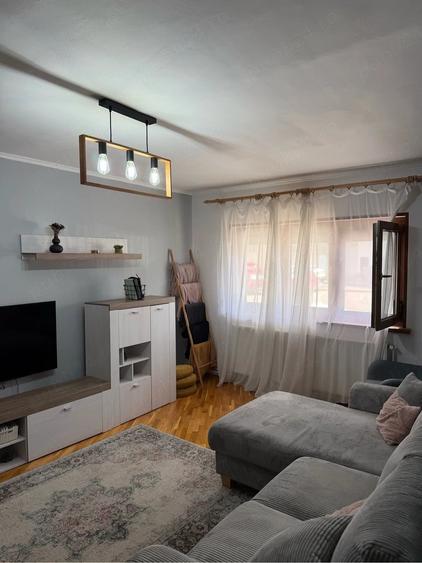 Apartament cu 3 camere decomandat în Aradul Nou
