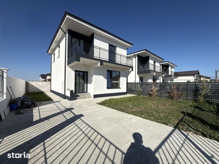 Casă cu 4 camere cu Teren 300 Mp în Lumina
