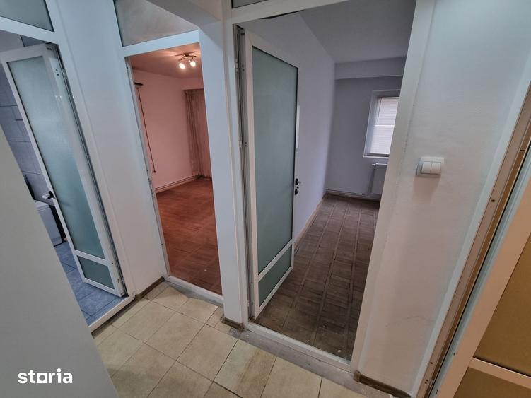 Apartament cu 3 camere decomandat în Poarta 6