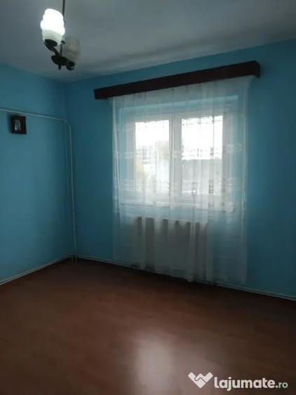 Apartament cu 4 camere decomandat în Gării