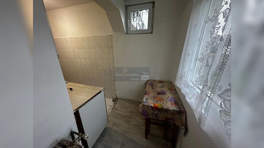 Apartament cu 2 camere semidecomandat, mobilat în Decebal
