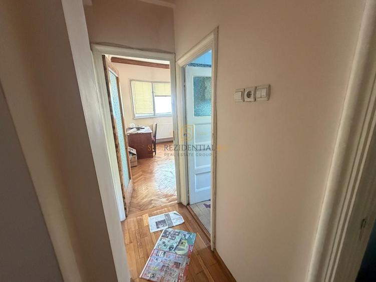 Apartament cu 4 camere semidecomandat în Universitate