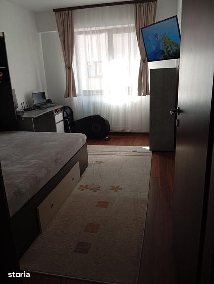 Apartament cu 3 camere decomandat în Găvana
