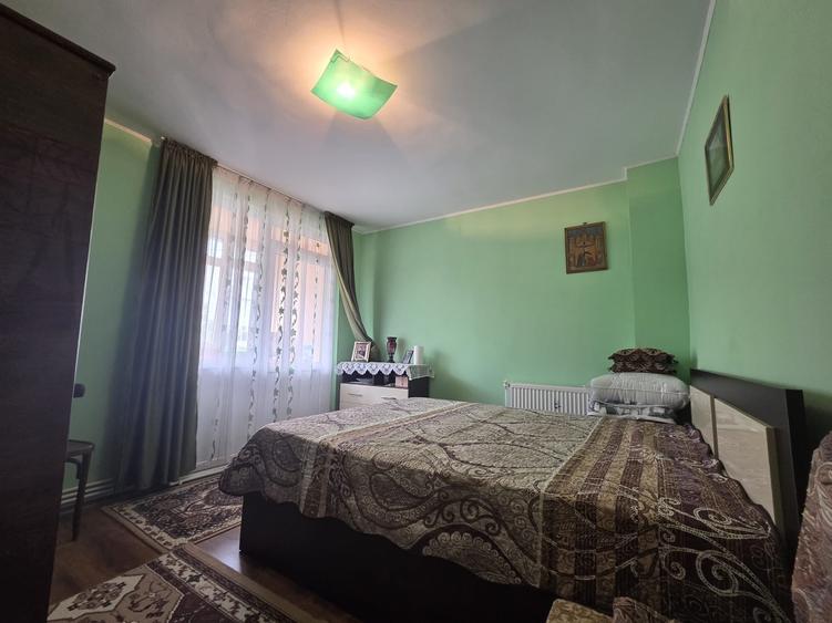 Apartament cu 3 camere semidecomandat în Micro 16