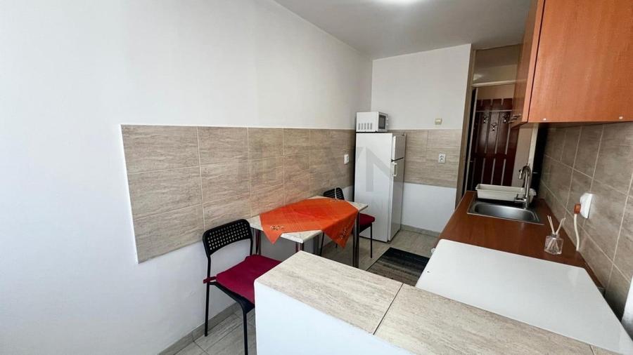 Apartament cu 2 camere semidecomandat, mobilat în Universitate