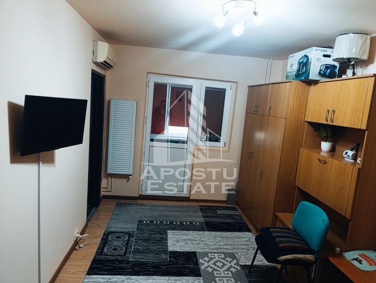 Garsonieră semidecomandată, mobilată în Buziașului
