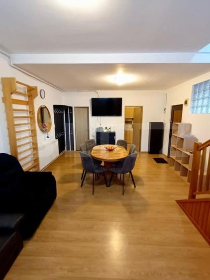 Apartament cu 3 camere semidecomandat, mobilat în Central