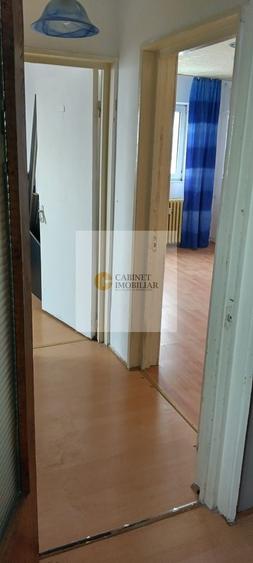 Apartament cu 3 camere semidecomandat în Giulești