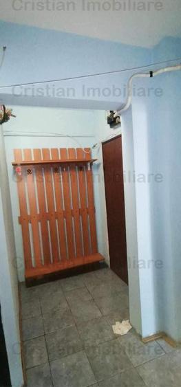 Apartament cu 3 camere semidecomandat în Gării