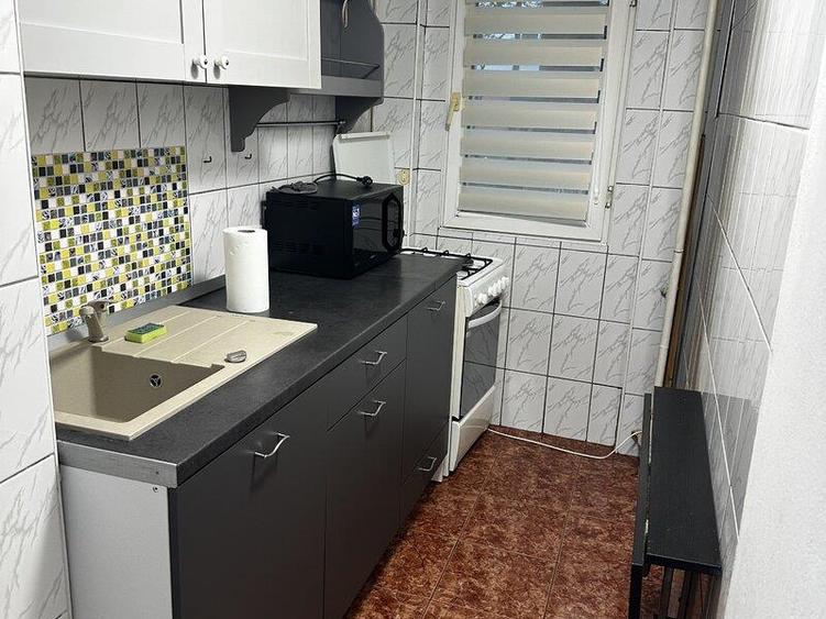 Apartament cu 2 camere decomandat, mobilat în Tei