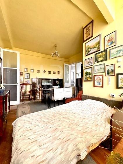 Apartament cu 3 camere semidecomandat în Central