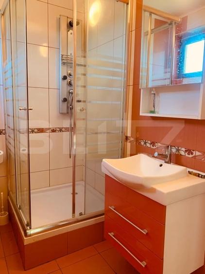 Casă individuală cu 7 camere cu Canalizare în Cârcea
