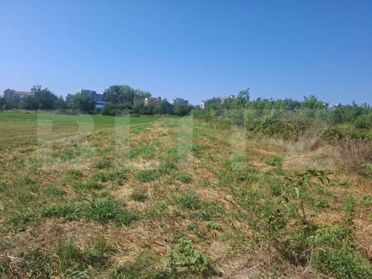 Teren de 1600 mp, în Micro 11