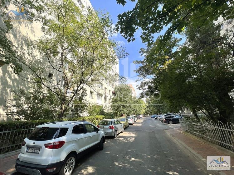 Apartament cu 3 camere semidecomandat în Titan