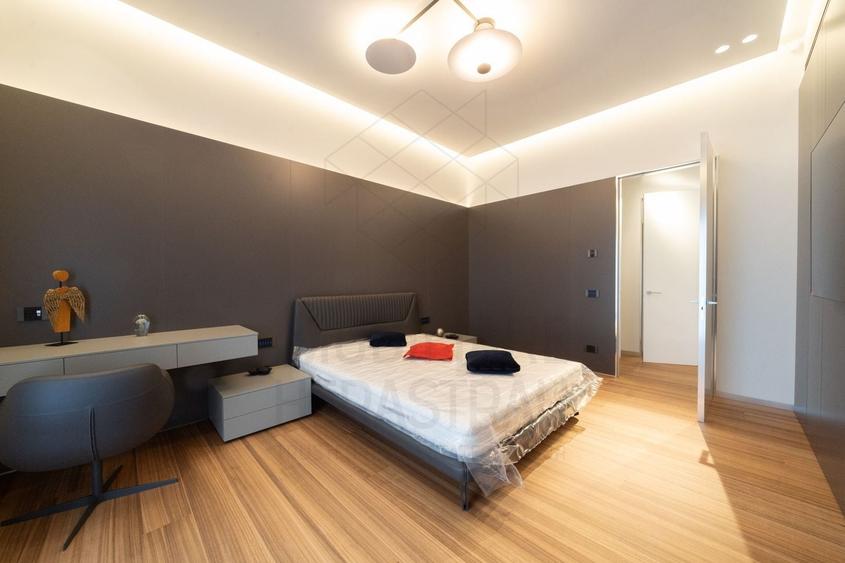 Penthouse cu 5 camere decomandat, mobilat în Băneasa
