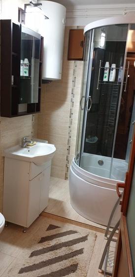 Apartament cu 3 camere decomandat, mobilat în Central