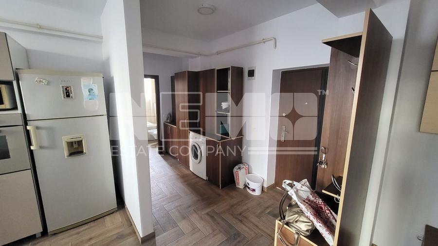 Apartament cu 3 camere semidecomandat, mobilat în Burdujeni