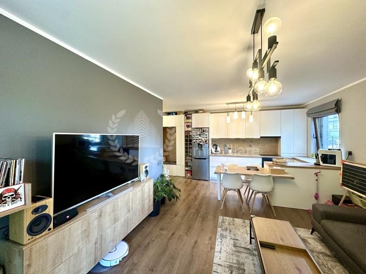 Apartament cu 3 camere semidecomandat, mobilat în Europa